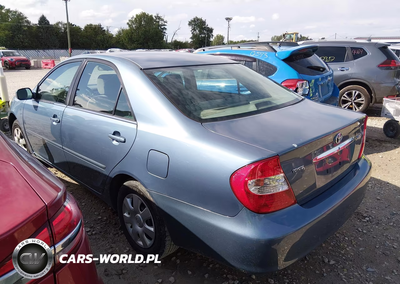 2002 Toyota Camry Le VIN:4T1BE32K72U618885 - 3