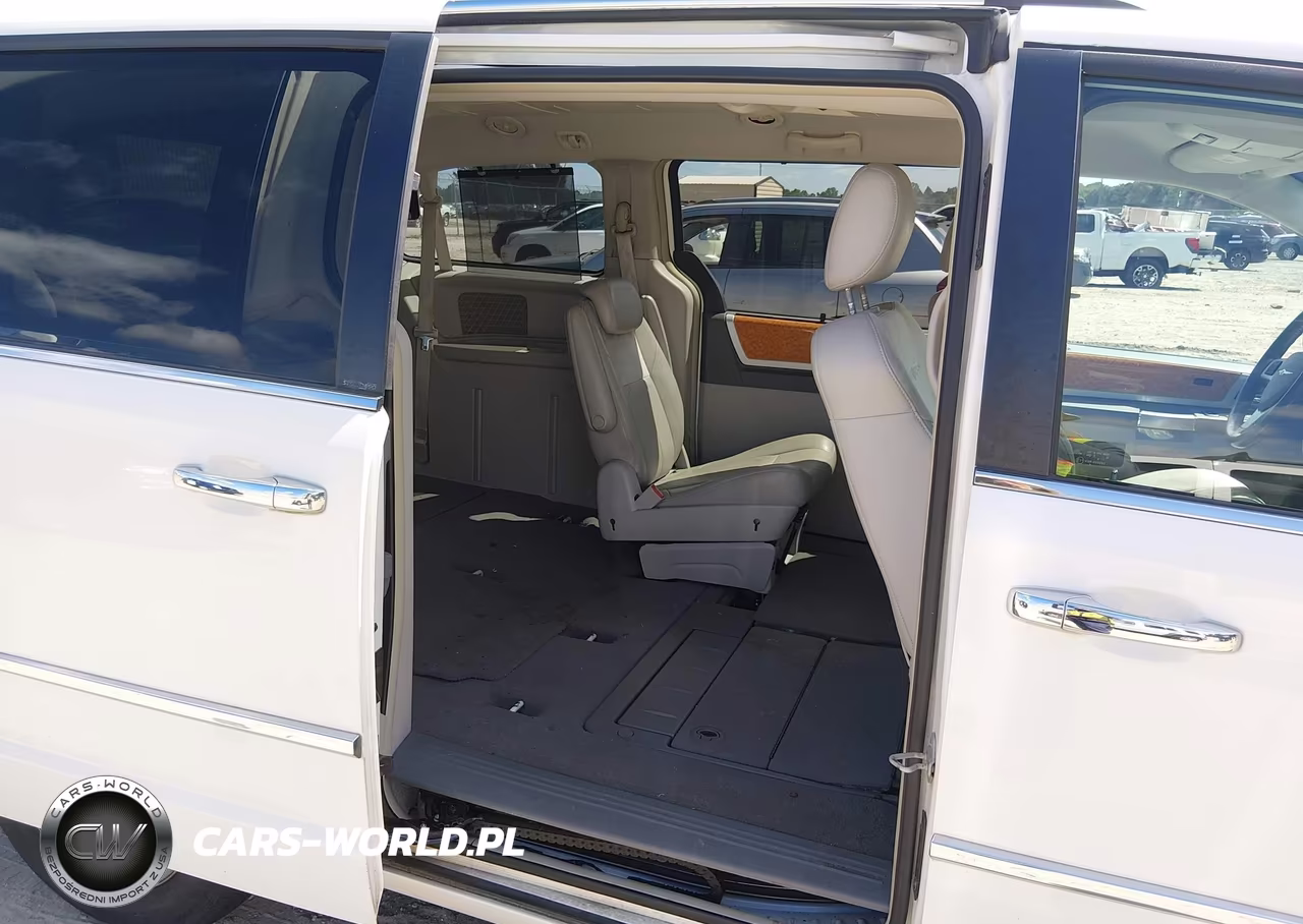 2008 Chrysler Town & Country Limited VIN:2A8HR64X18R723370 - 8