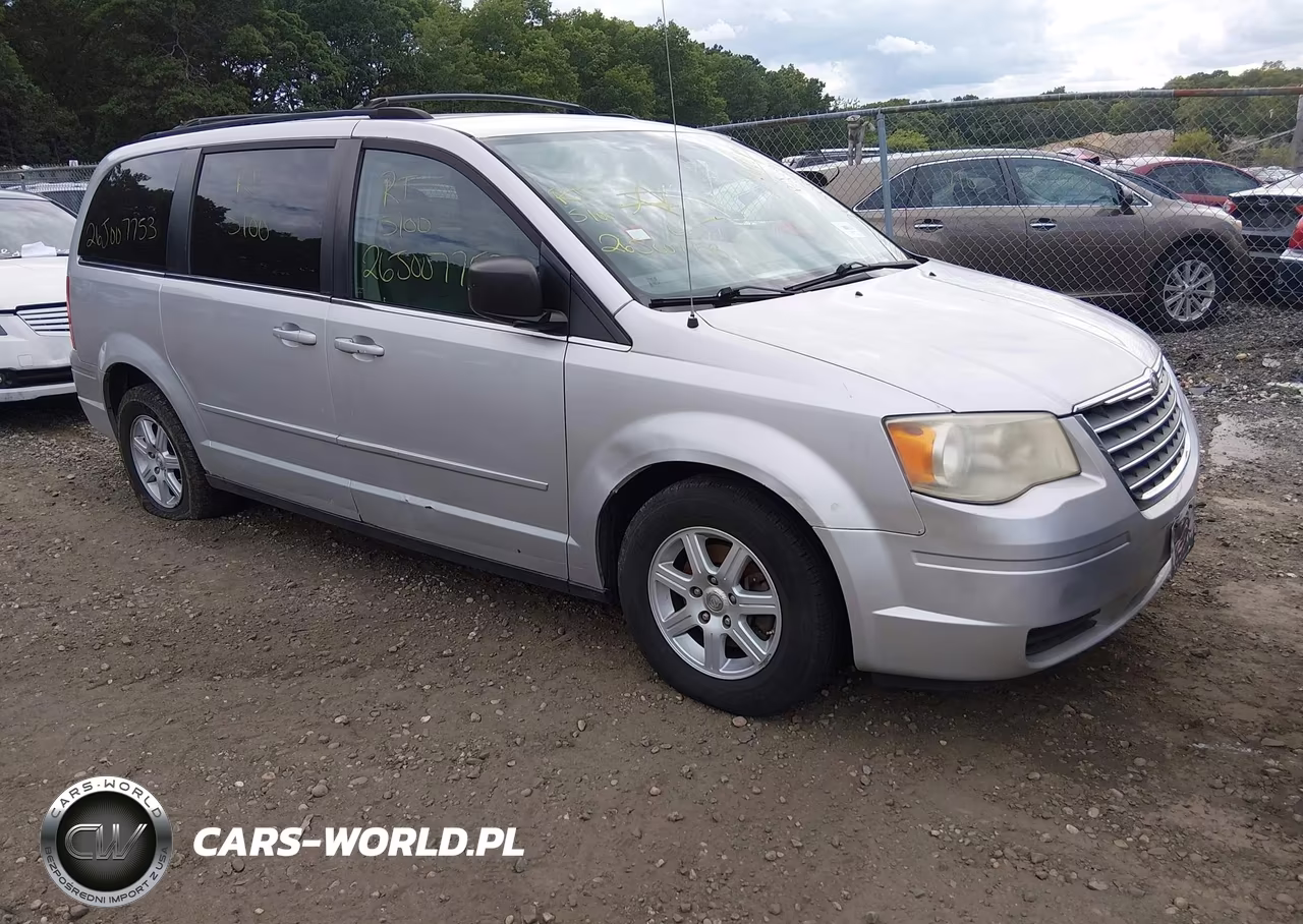 2010 Chrysler Town & Country New Lx