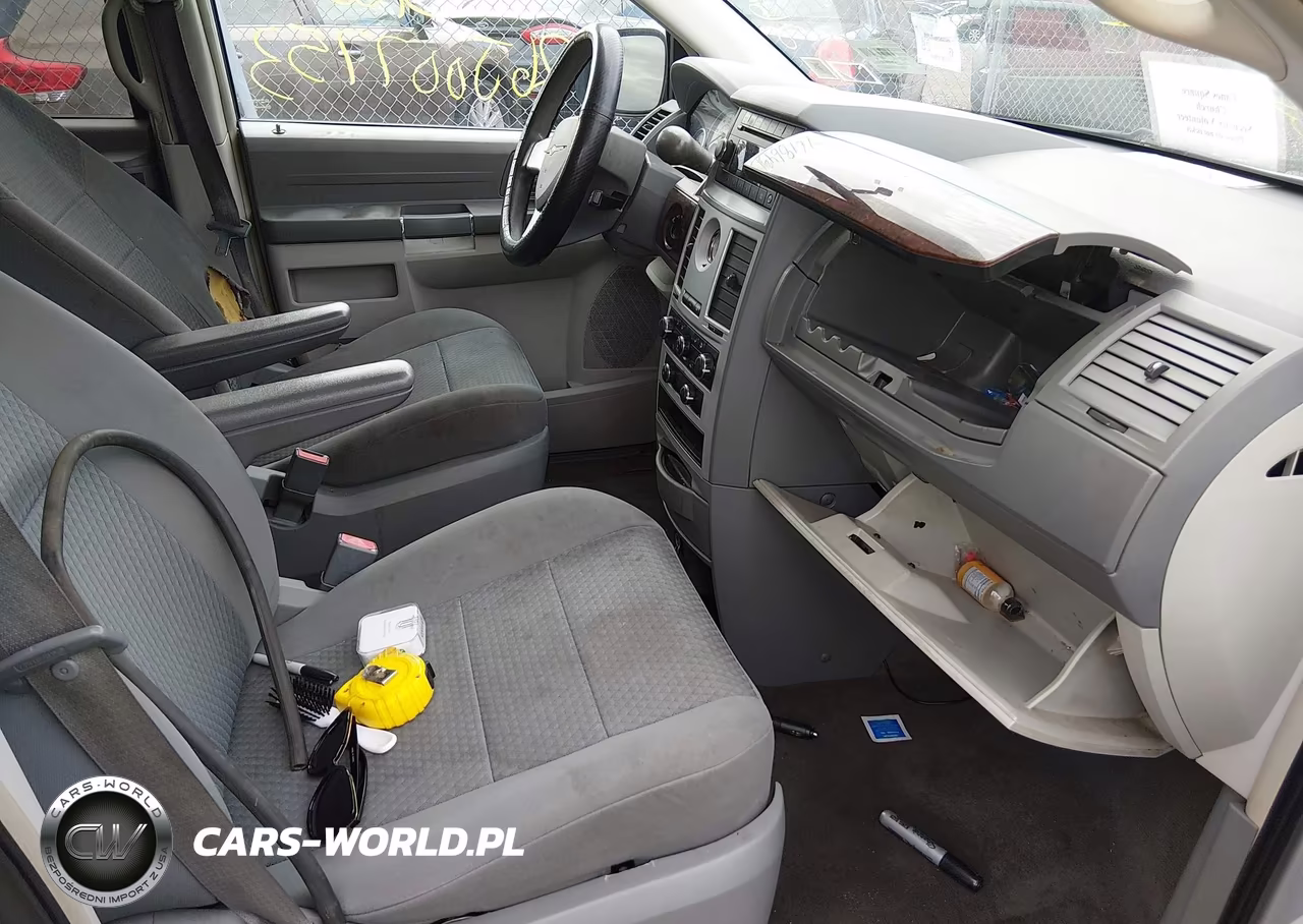2010 Chrysler Town & Country New Lx VIN:2A4RR2D19AR456415 - 5