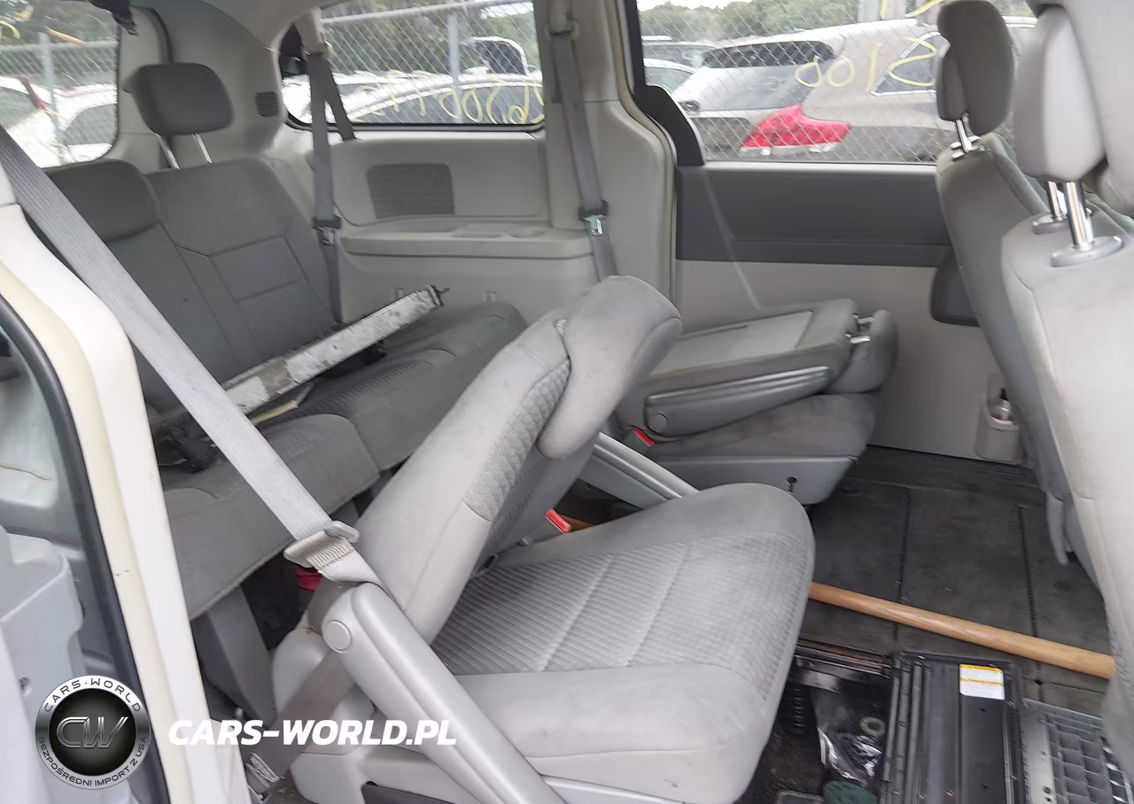 2010 Chrysler Town & Country New Lx VIN:2A4RR2D19AR456415 - 8