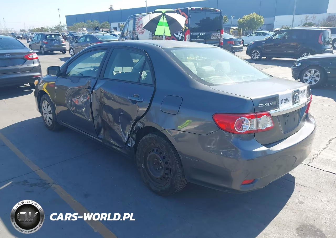 2011 Toyota Corolla Le VIN:JTDBU4EE1B9157012 - 3