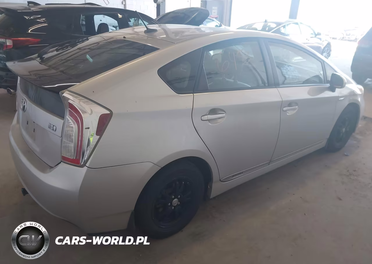 2014 Toyota Prius Four VIN:JTDKN3DUXE1755084 - 4