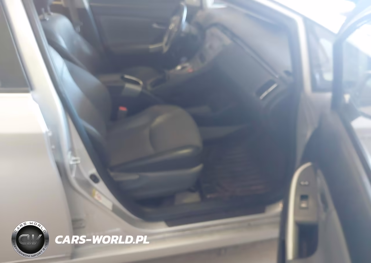 2014 Toyota Prius Four VIN:JTDKN3DUXE1755084 - 5