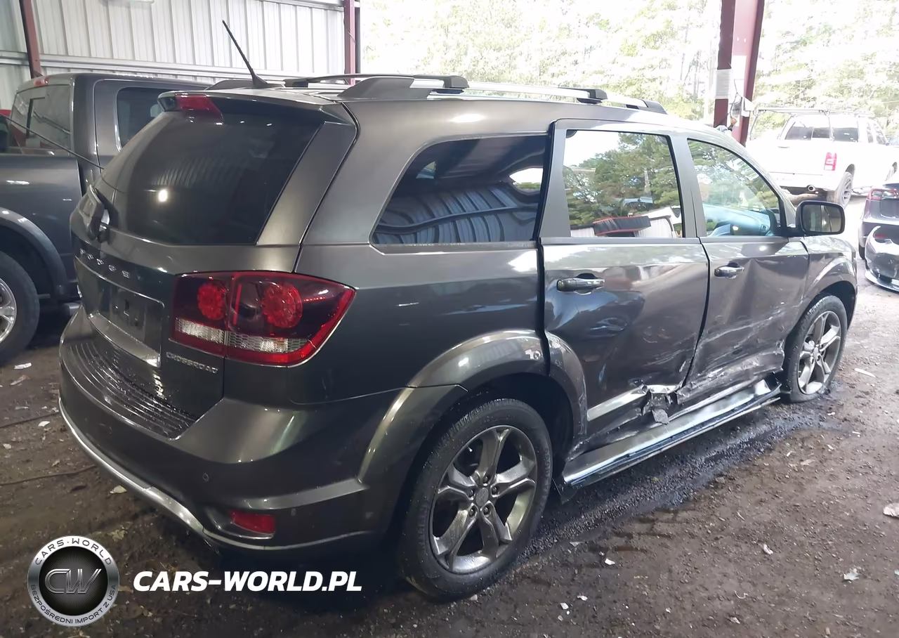 2017 Dodge Journey Crossroad Plus VIN:3C4PDCGG0HT599682 - 4
