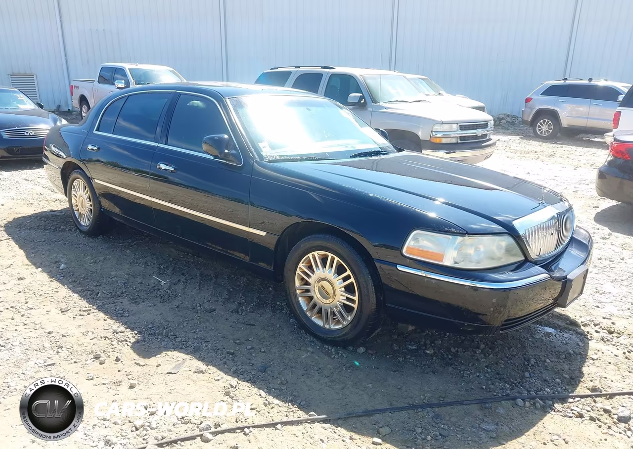 2011 Lincoln Town Car Signature L VIN:2LNBL8FV3BX756911 - 1