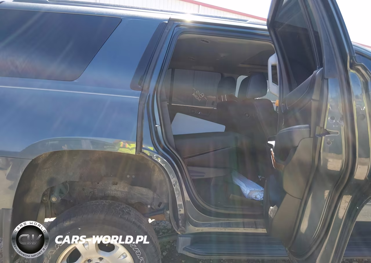 2019 Chevrolet Tahoe Premier VIN:1GNSCCKJ7KR302298 - 8