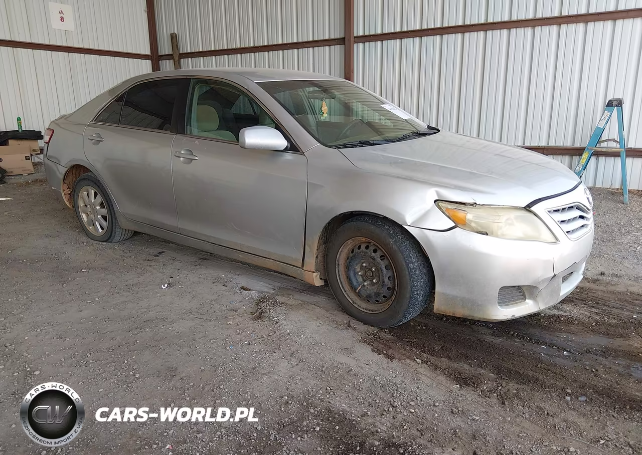 2010 Toyota Camry Le – zdjęcie 1 z 11