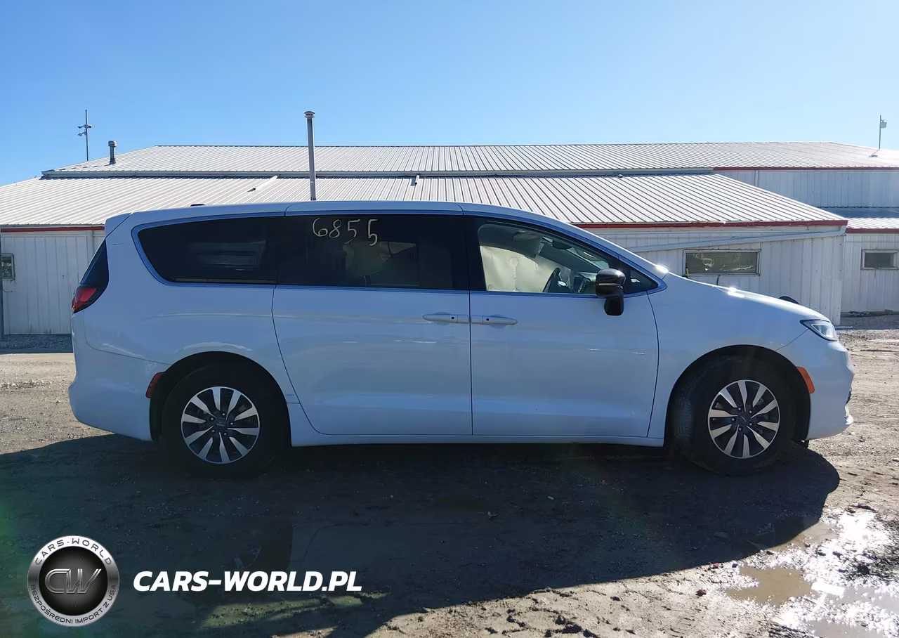 2024 Chrysler Pacifica Hybrid Select VIN:2C4RC1S71RR198301 - 13