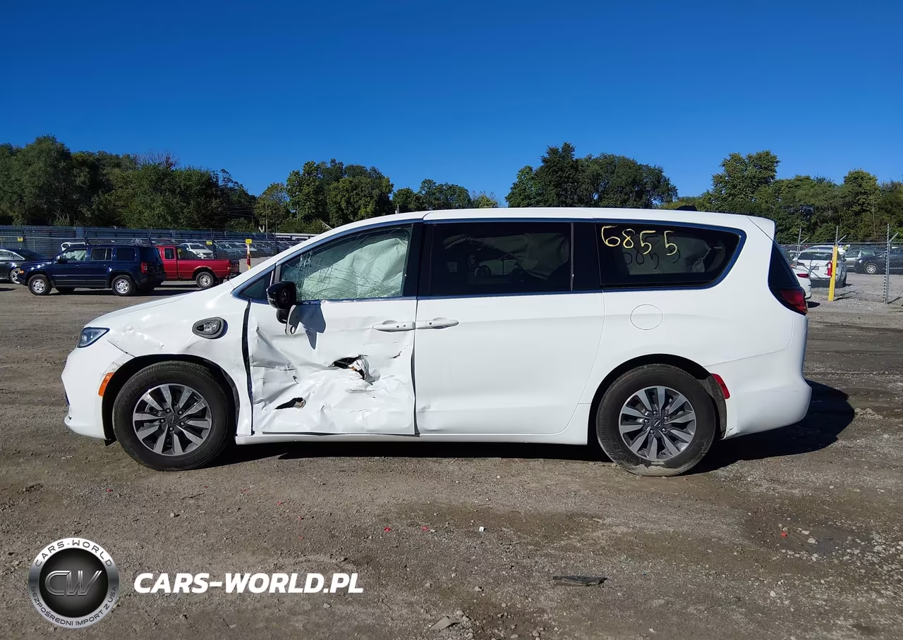 2024 Chrysler Pacifica Hybrid Select VIN:2C4RC1S71RR198301 - 14