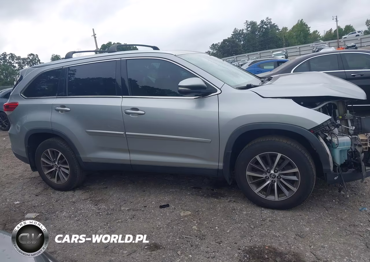 2019 Toyota Highlander Xle VIN:5TDKZRFH9KS552256 - 13