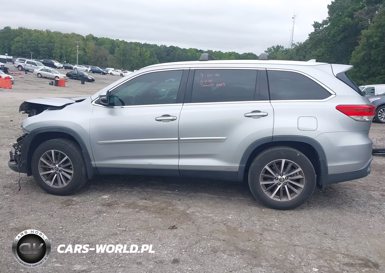 2019 Toyota Highlander Xle VIN:5TDKZRFH9KS552256 - 14
