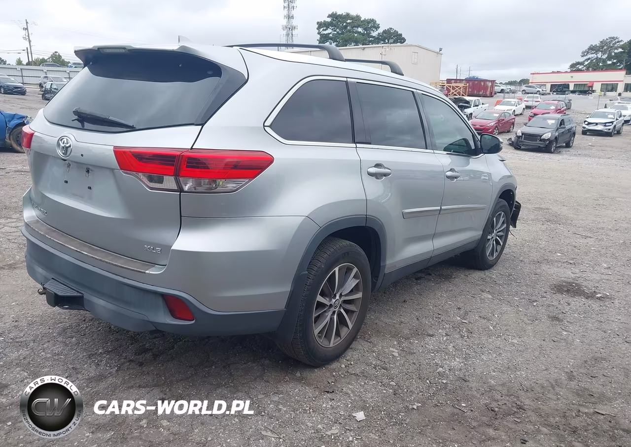 2019 Toyota Highlander Xle VIN:5TDKZRFH9KS552256 - 4
