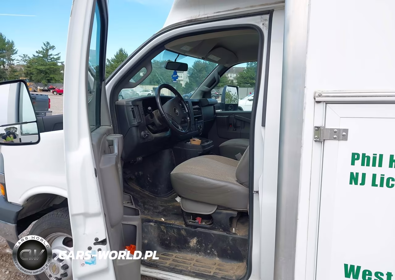 2020 Chevrolet Express Cutaway Work Van VIN:1GB3GRCG1L1263087 - 3