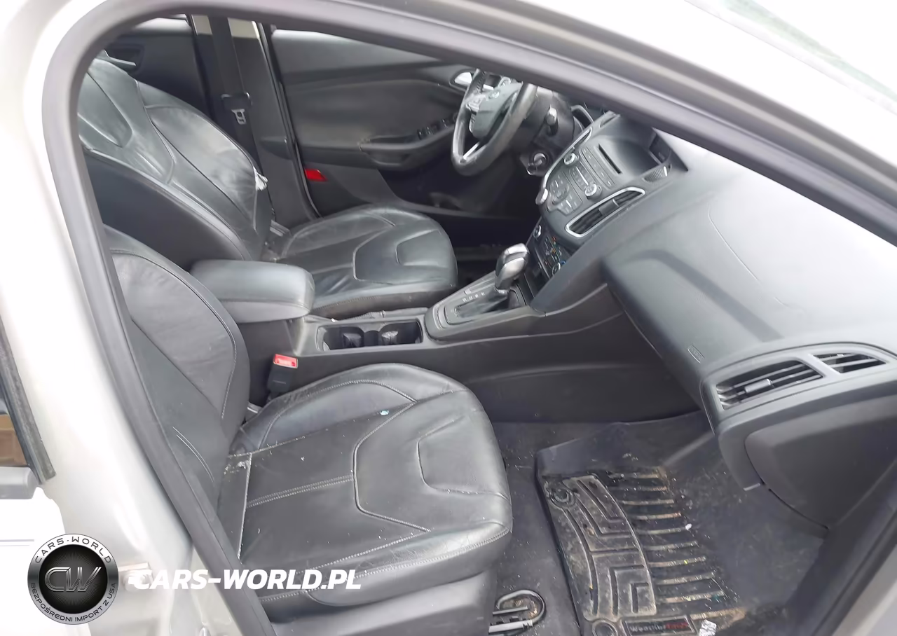 2015 Ford Focus Se VIN:1FADP3F23FL383808 - 5