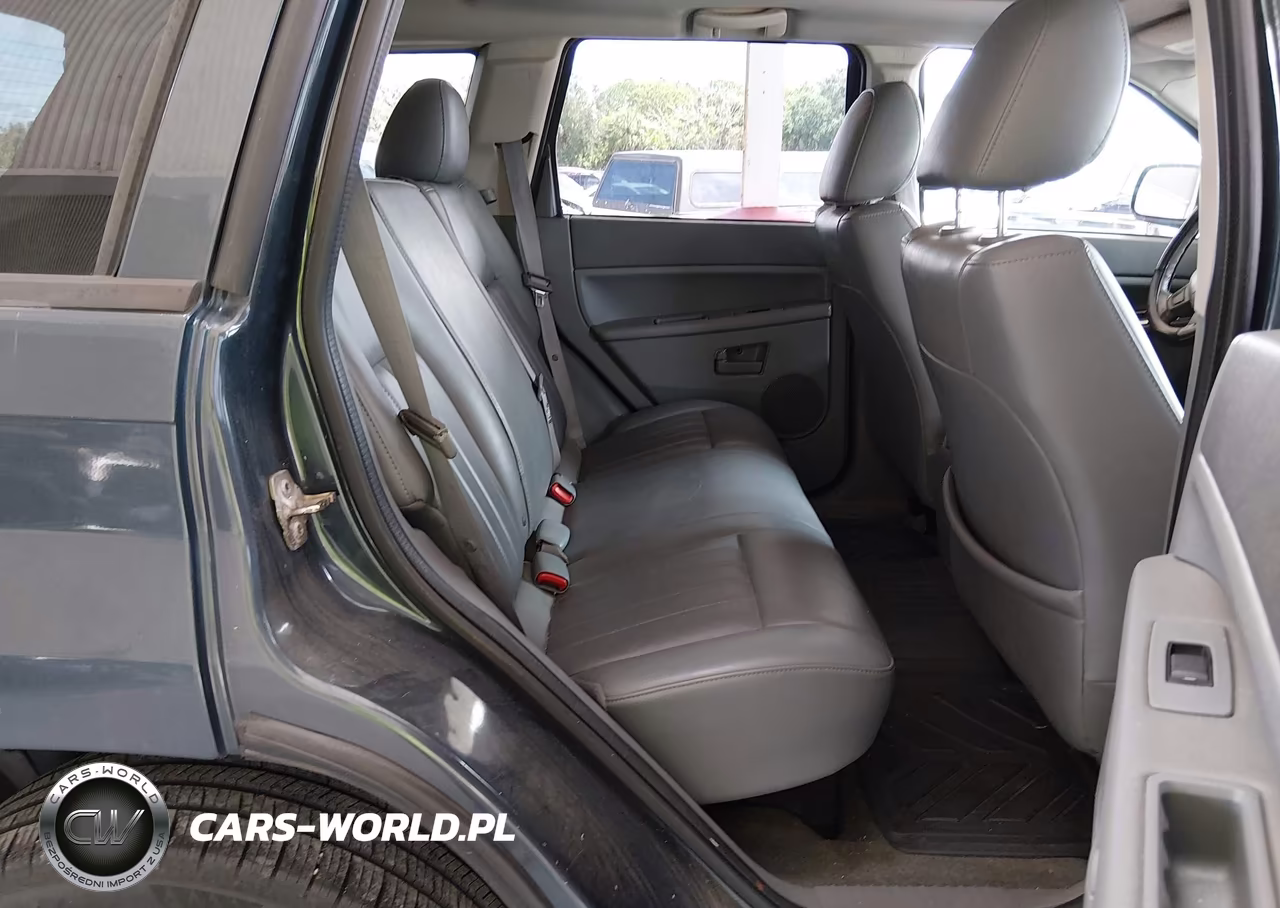 2007 Jeep Grand Cherokee Laredo VIN:1J8GR48K67C651975 - 8