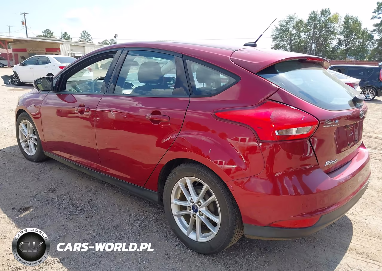 2017 Ford Focus Se VIN:1FADP3K26HL210518 - 3