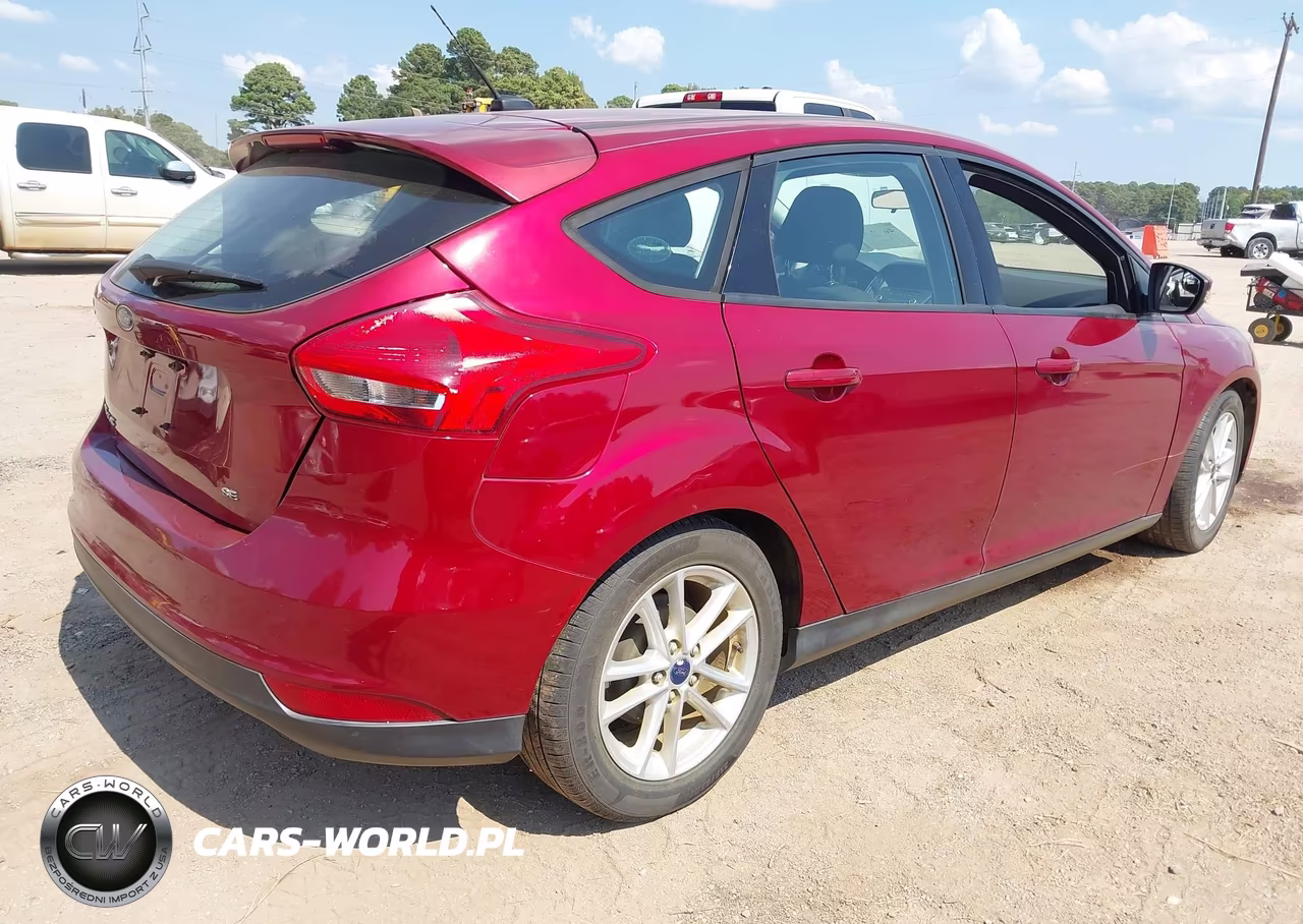2017 Ford Focus Se VIN:1FADP3K26HL210518 - 4