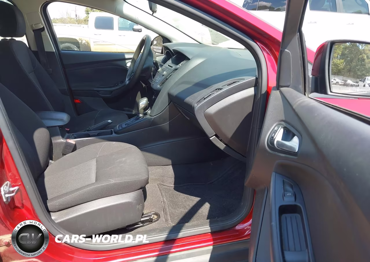 2017 Ford Focus Se VIN:1FADP3K26HL210518 - 5