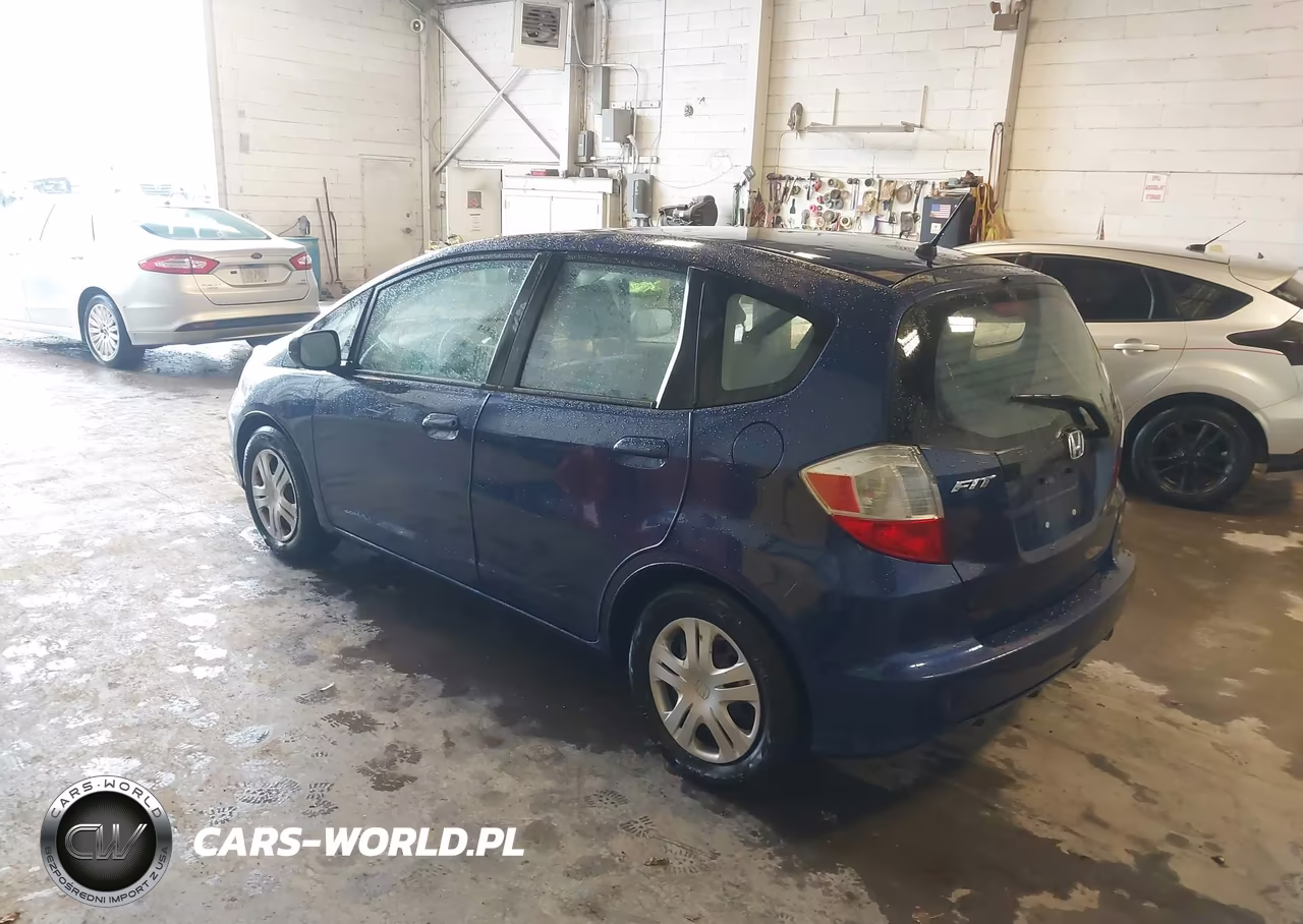 2011 Honda Fit VIN:JHMGE8H35BC020855 - 3