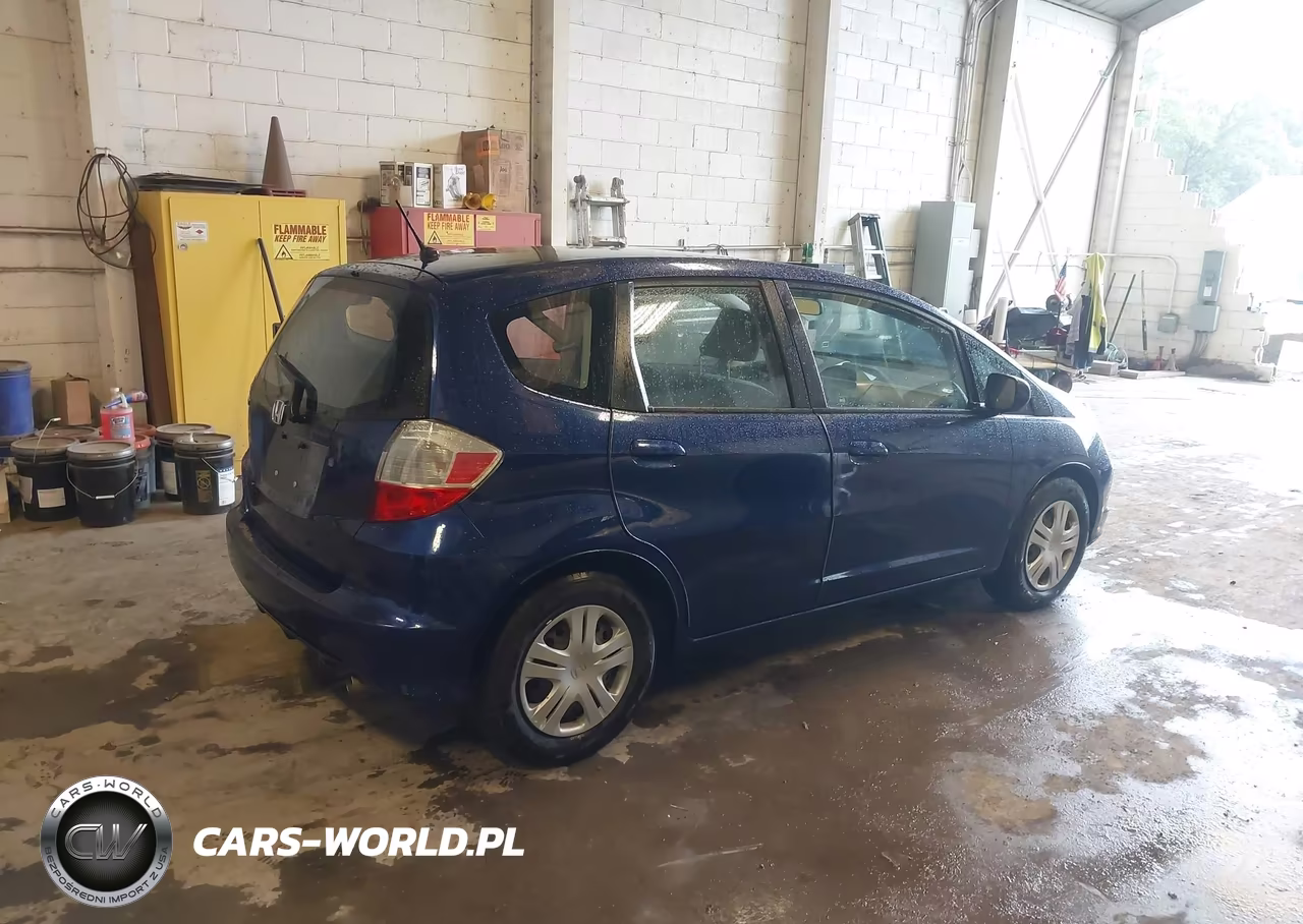 2011 Honda Fit VIN:JHMGE8H35BC020855 - 4