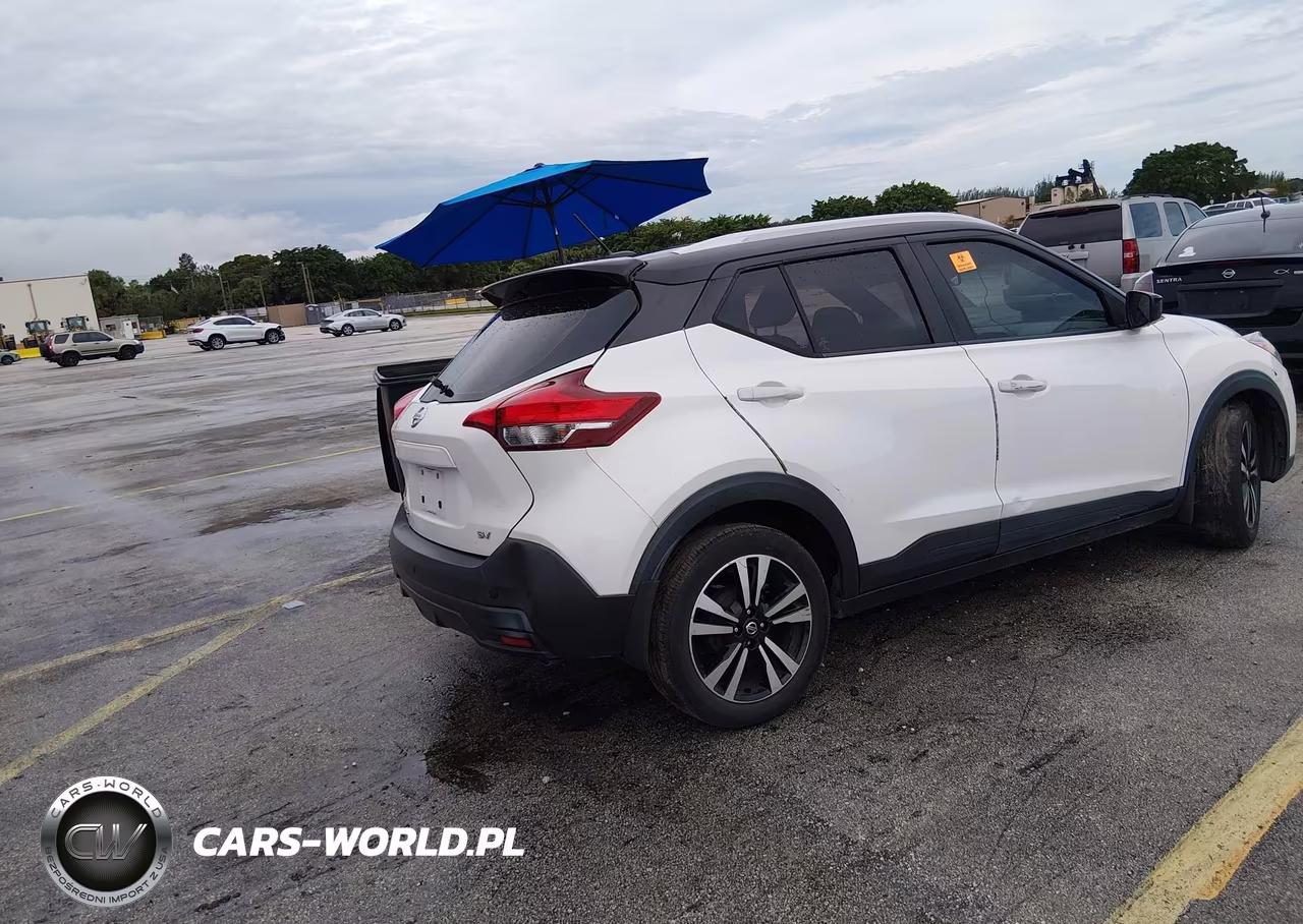 2018 Nissan Kicks Sv VIN:3N1CP5CU2JL545838 - 4