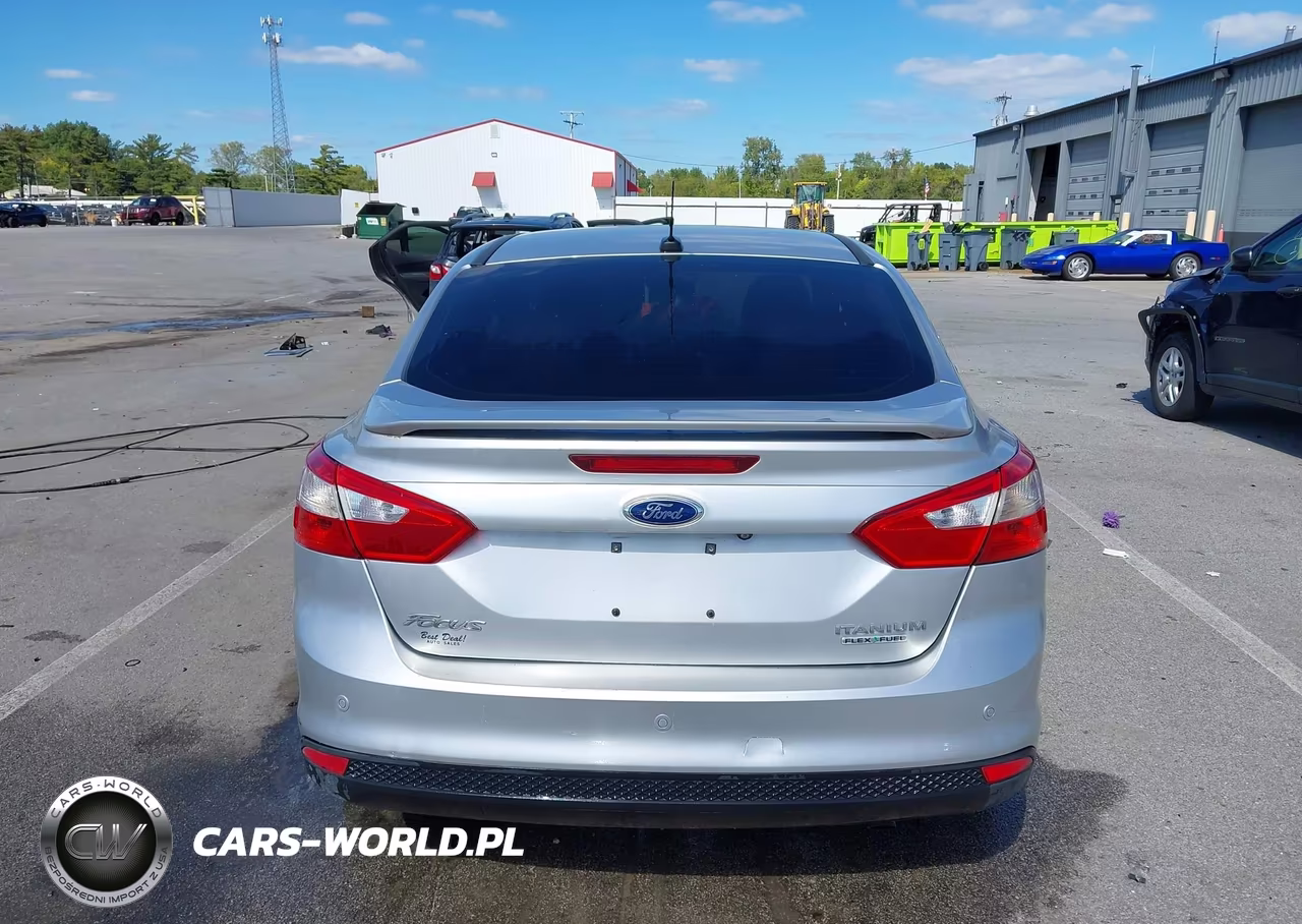 2014 Ford Focus Titanium VIN:1FADP3J25EL149045 - 16