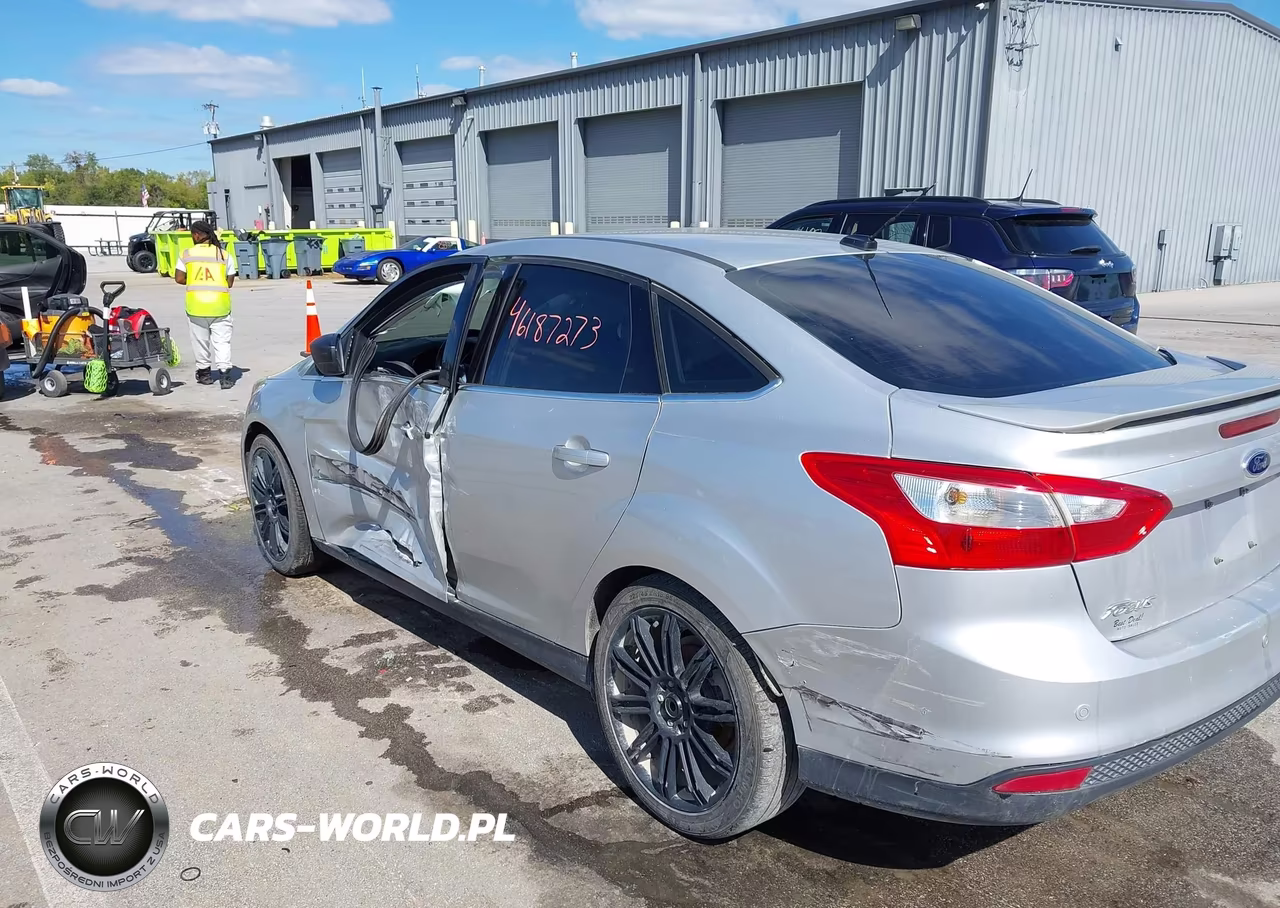 2014 Ford Focus Titanium VIN:1FADP3J25EL149045 - 17