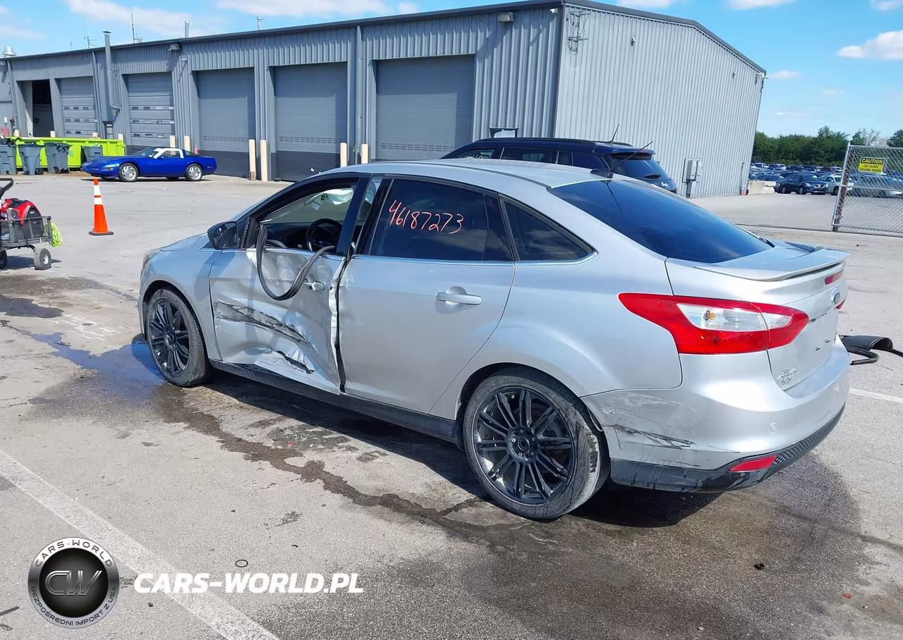2014 Ford Focus Titanium VIN:1FADP3J25EL149045 - 3