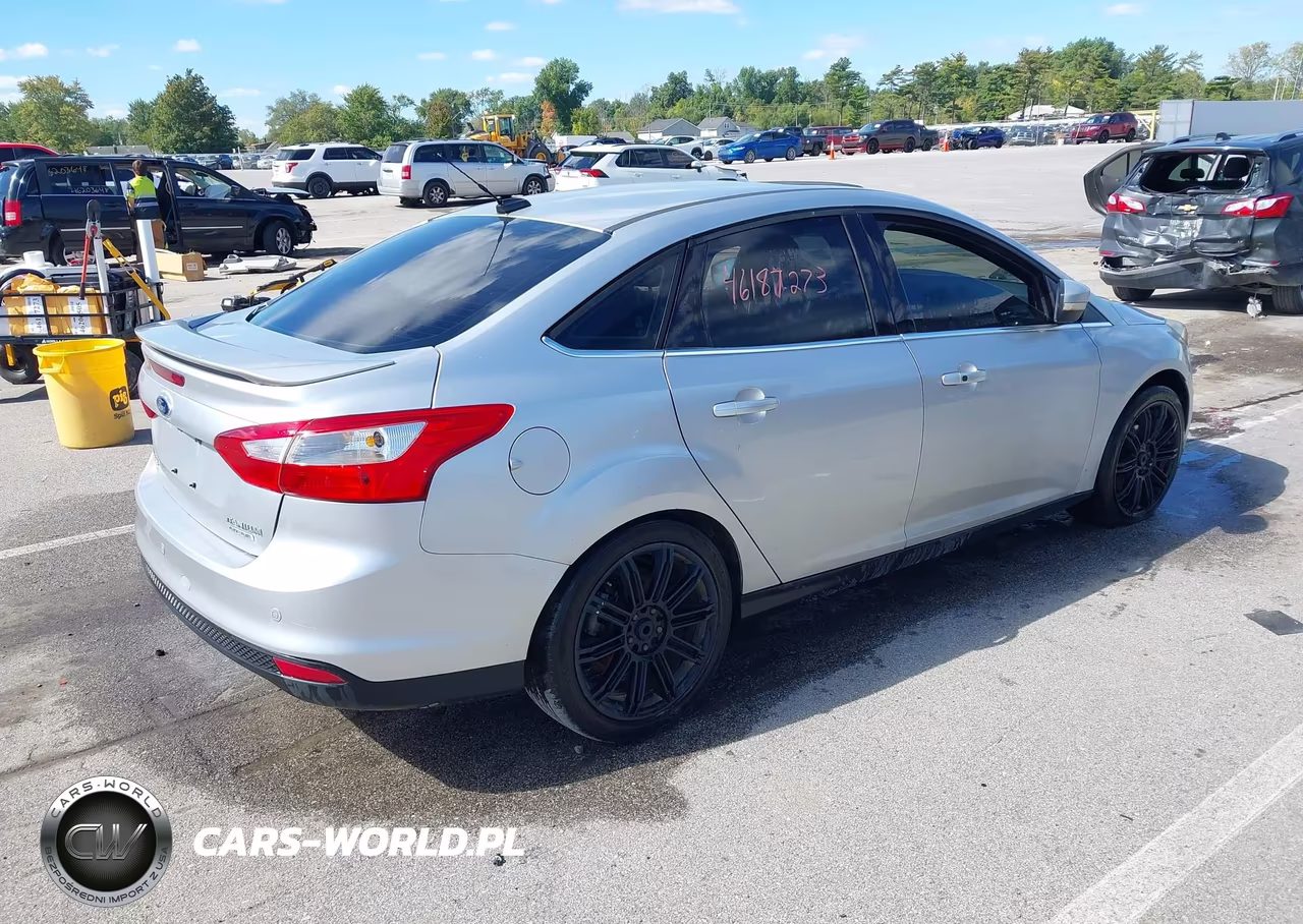 2014 Ford Focus Titanium VIN:1FADP3J25EL149045 - 4