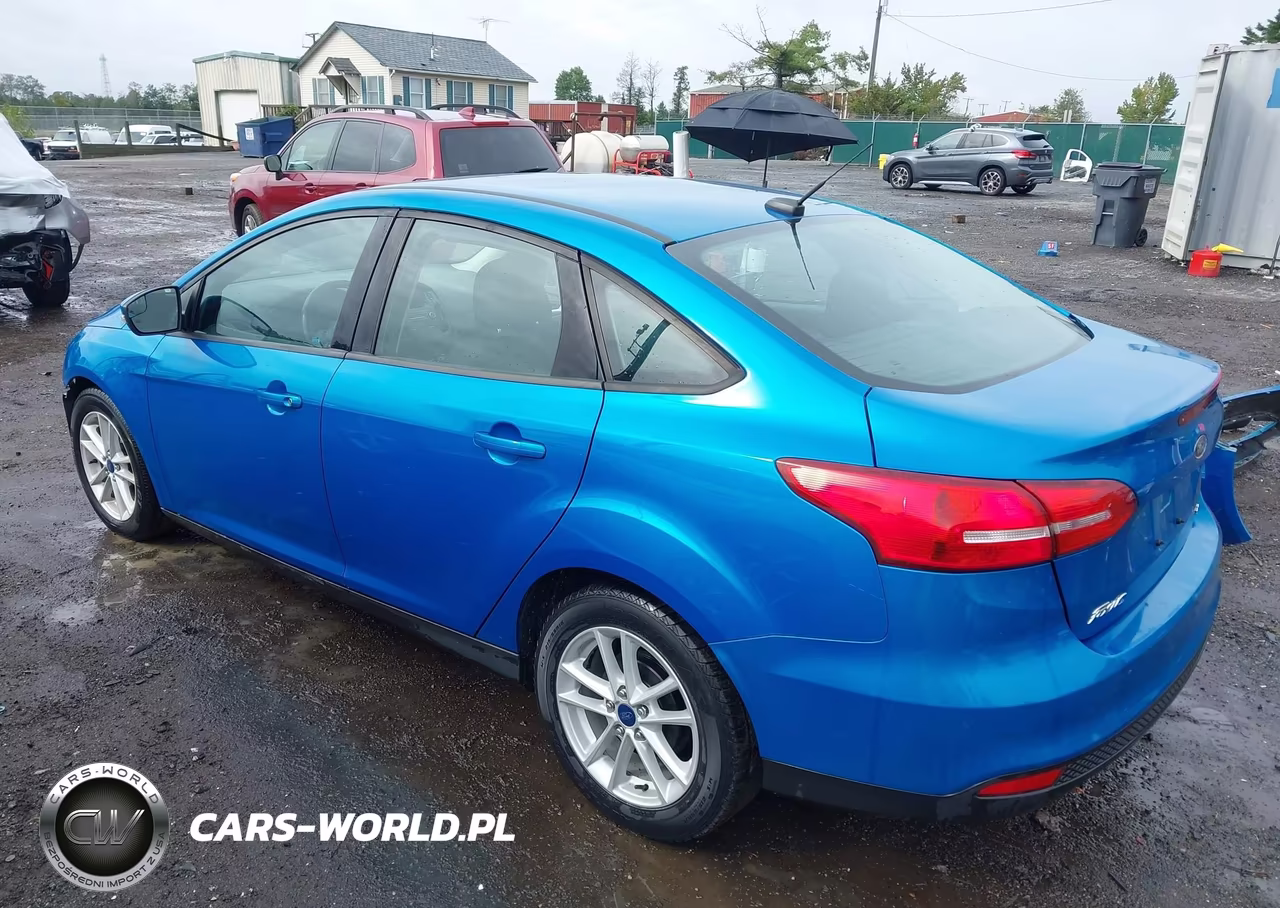 2017 Ford Focus Se VIN:1FADP3F20HL220746 - 3