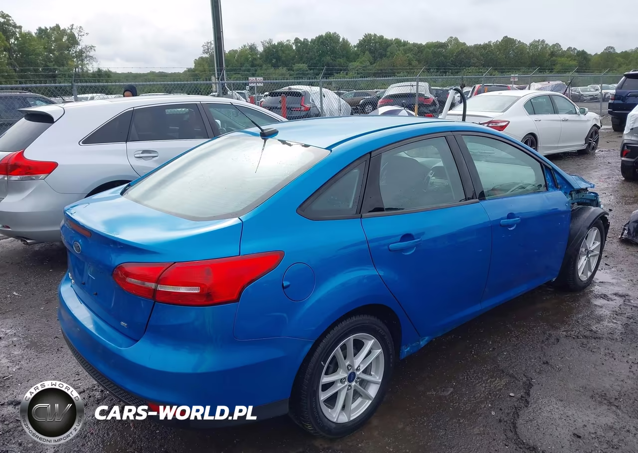 2017 Ford Focus Se VIN:1FADP3F20HL220746 - 4