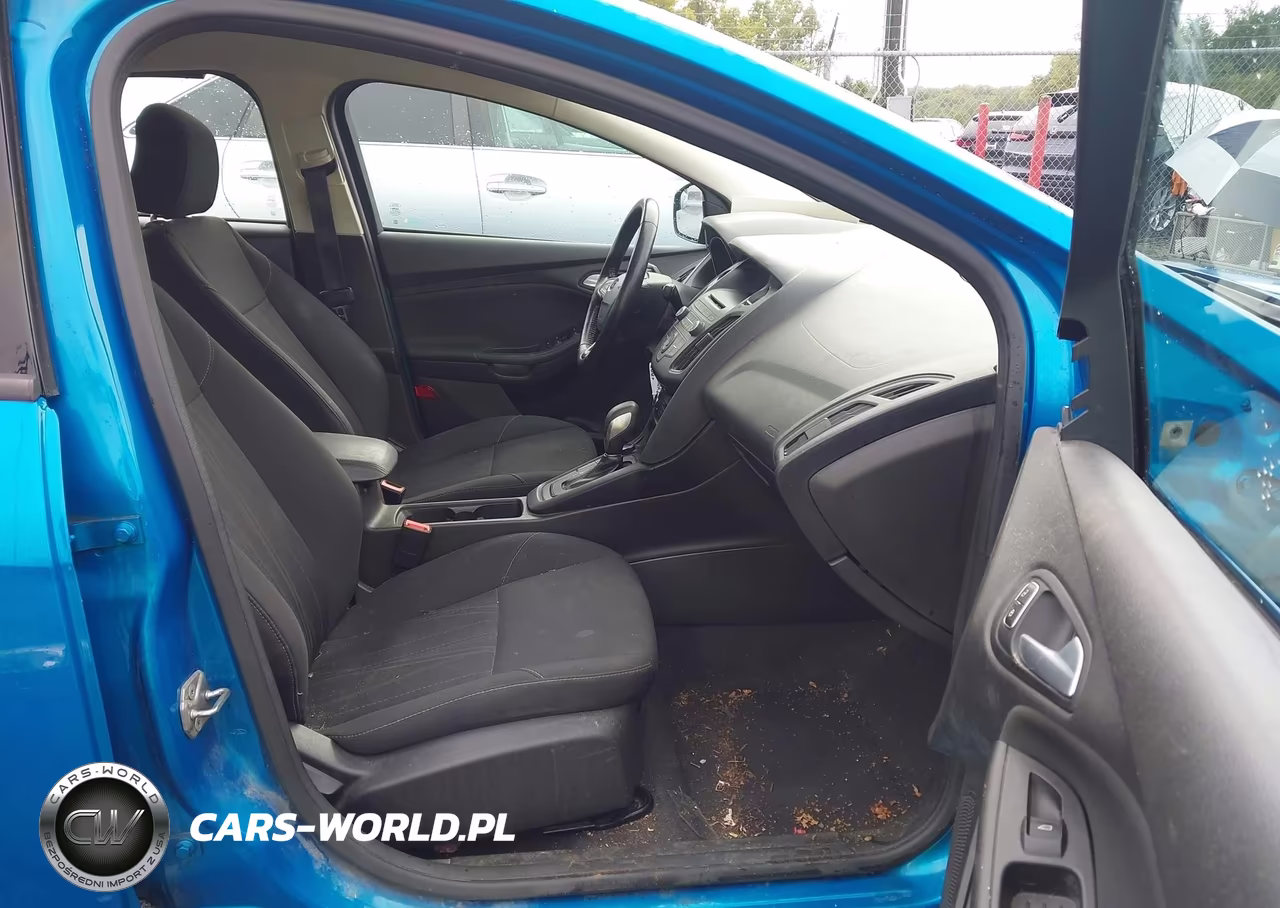 2017 Ford Focus Se VIN:1FADP3F20HL220746 - 5