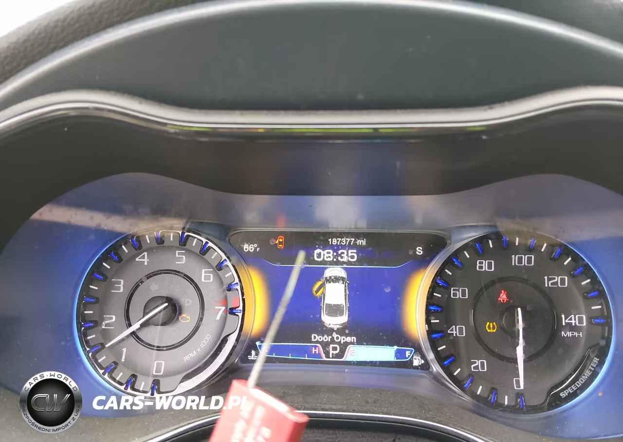 2015 Chrysler 200 S VIN:1C3CCCBG2FN706810 - 7