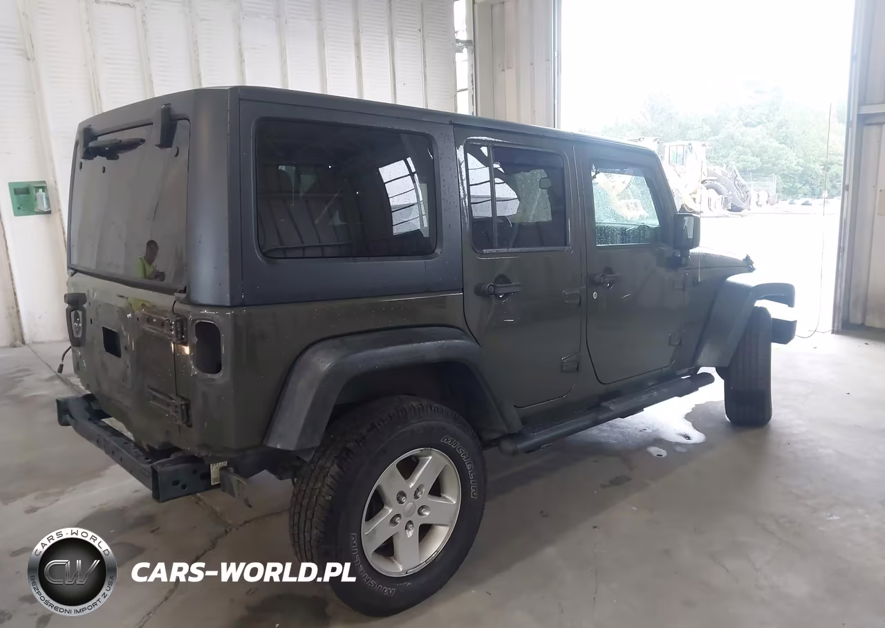 2015 Jeep Wrangler Unlimited Sport VIN:1C4BJWDG1FL670826 - 4