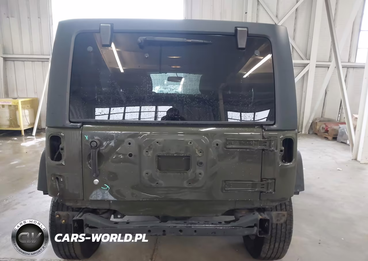 2015 Jeep Wrangler Unlimited Sport VIN:1C4BJWDG1FL670826 - 6