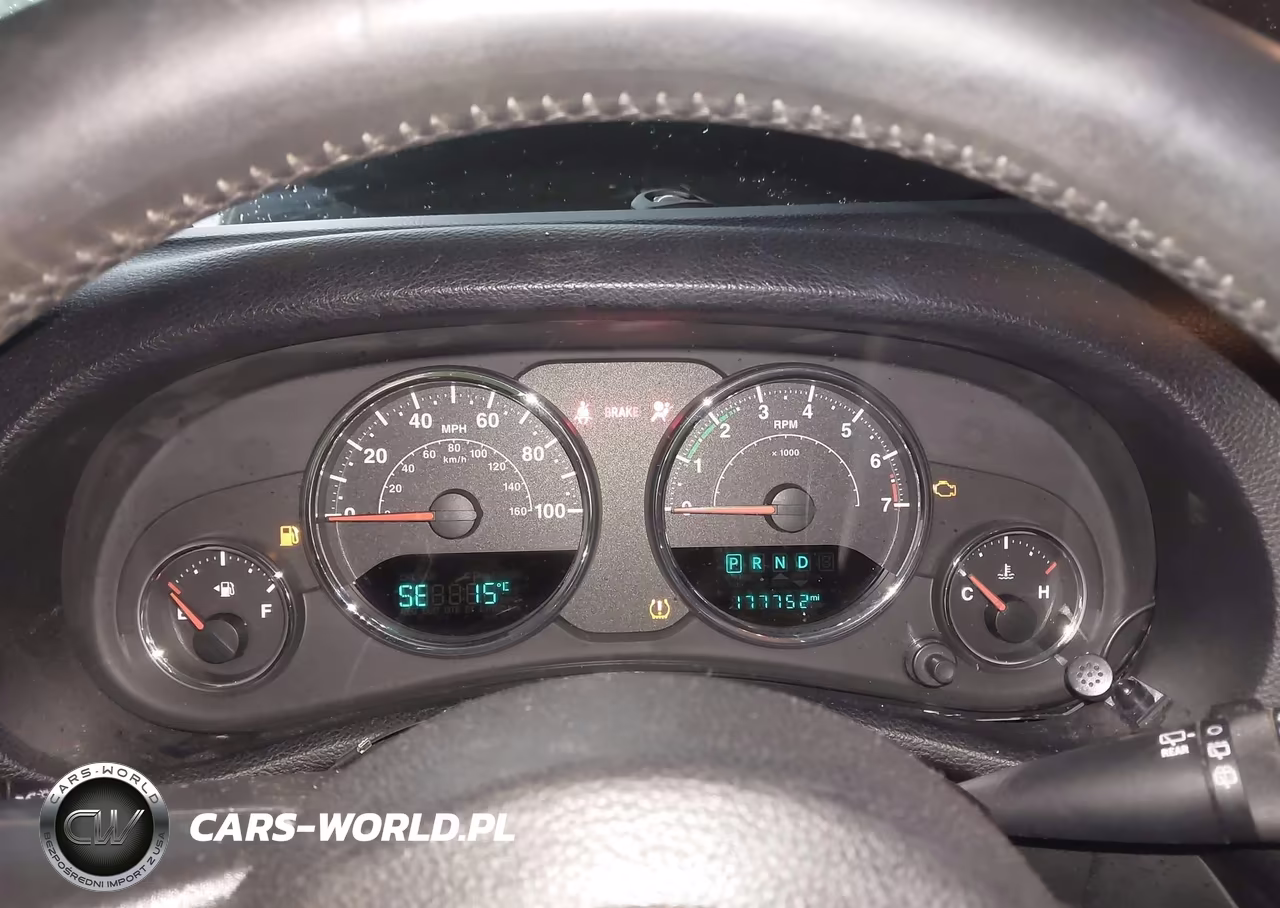 2015 Jeep Wrangler Unlimited Sport VIN:1C4BJWDG1FL670826 - 7