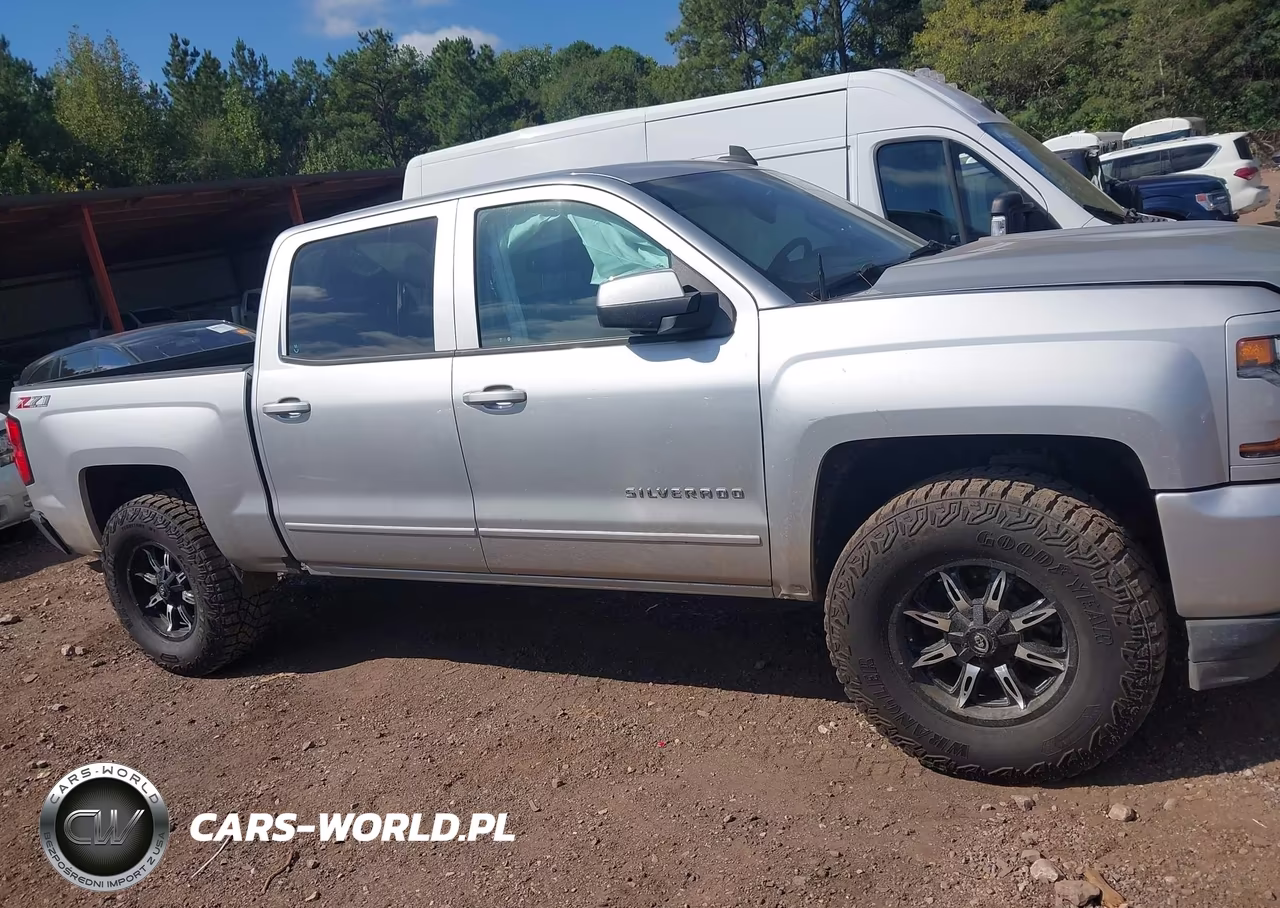 2018 Chevrolet Silverado 1500 2Lt VIN:3GCUKREC3JG597886 - 13