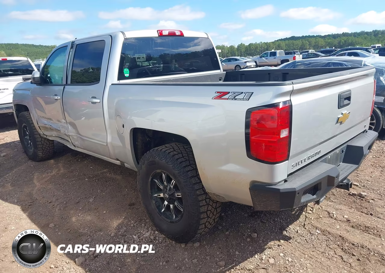 2018 Chevrolet Silverado 1500 2Lt VIN:3GCUKREC3JG597886 - 3