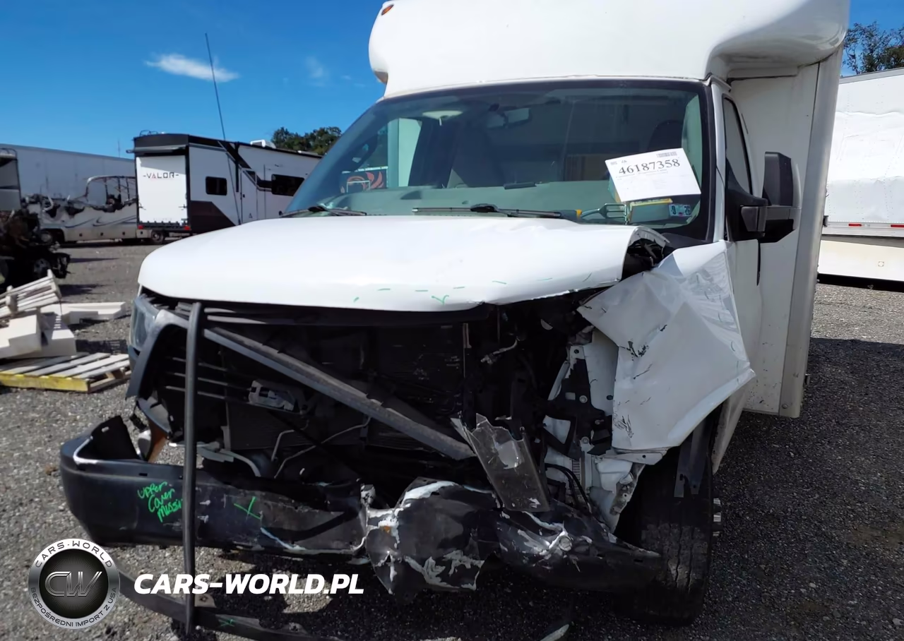 2018 GMC Savana Cutaway Work Van VIN:1GD37RCG0J1293010 - 11