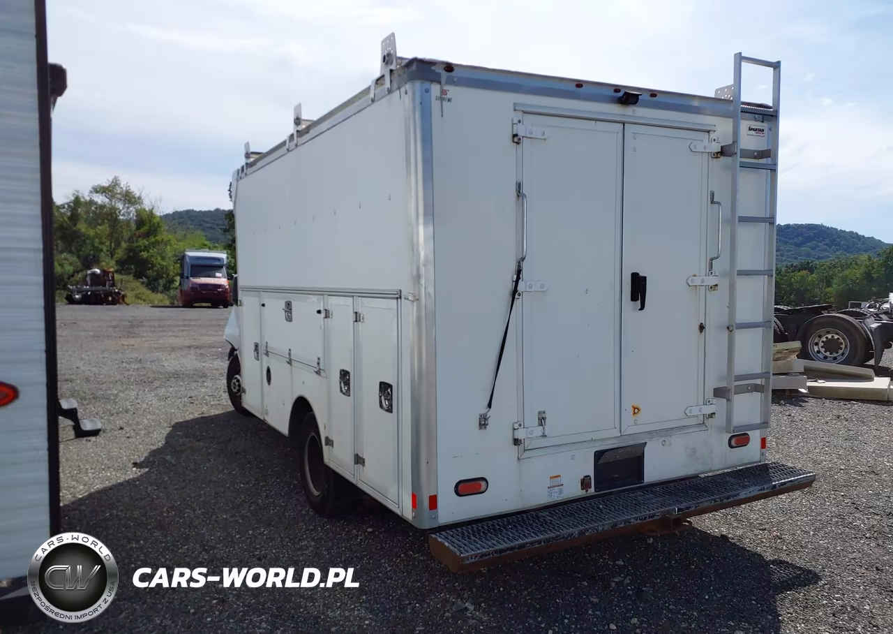 2018 GMC Savana Cutaway Work Van VIN:1GD37RCG0J1293010 - 3