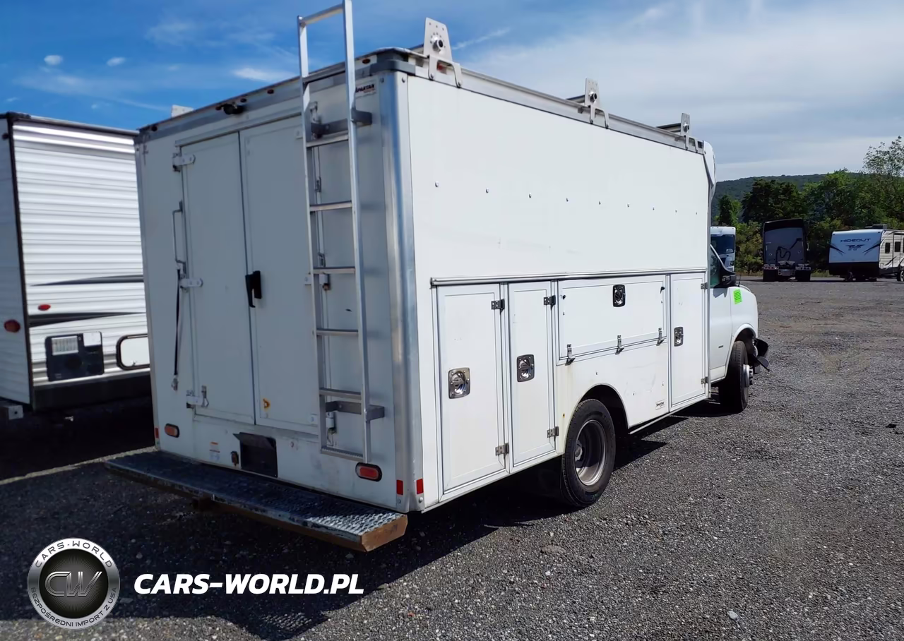 2018 GMC Savana Cutaway Work Van VIN:1GD37RCG0J1293010 - 4