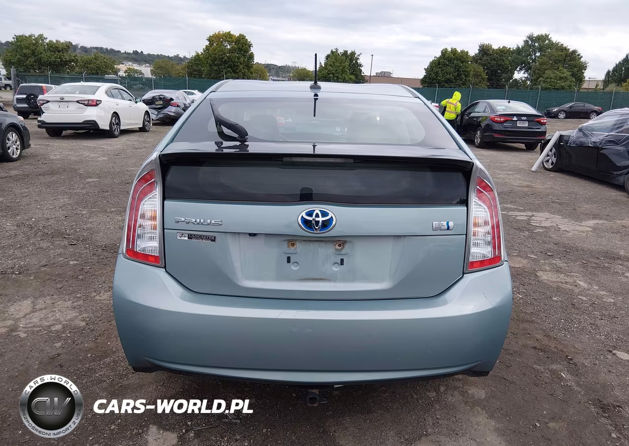 2015 Toyota Prius Four VIN:JTDKN3DU2F1912060 - 17