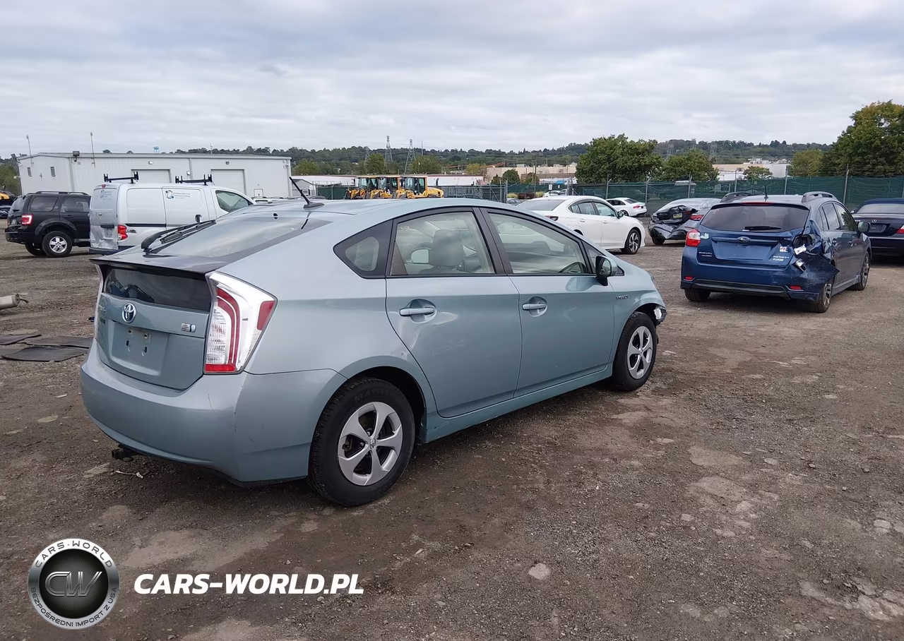 2015 Toyota Prius Four VIN:JTDKN3DU2F1912060 - 4