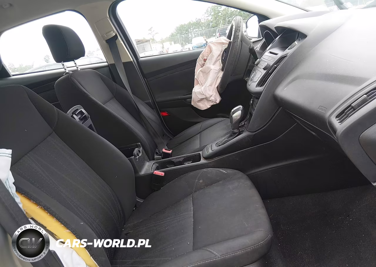 2016 Ford Focus Se VIN:1FADP3F24GL264117 - 5