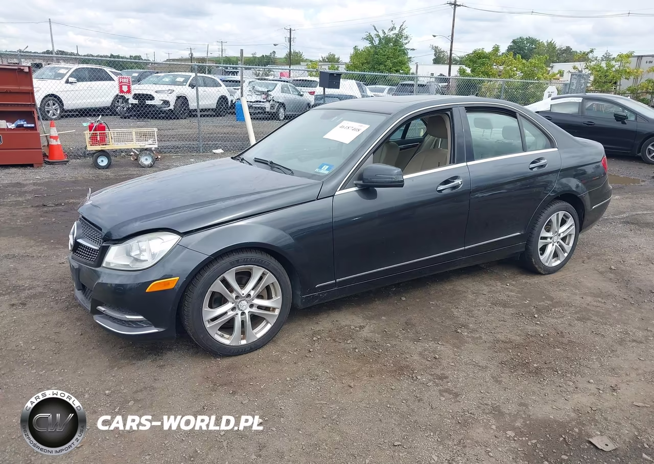 2012 Mercedes-Benz C-Class C 300 Luxury VIN:WDDGF8BB0CA673837 - 2
