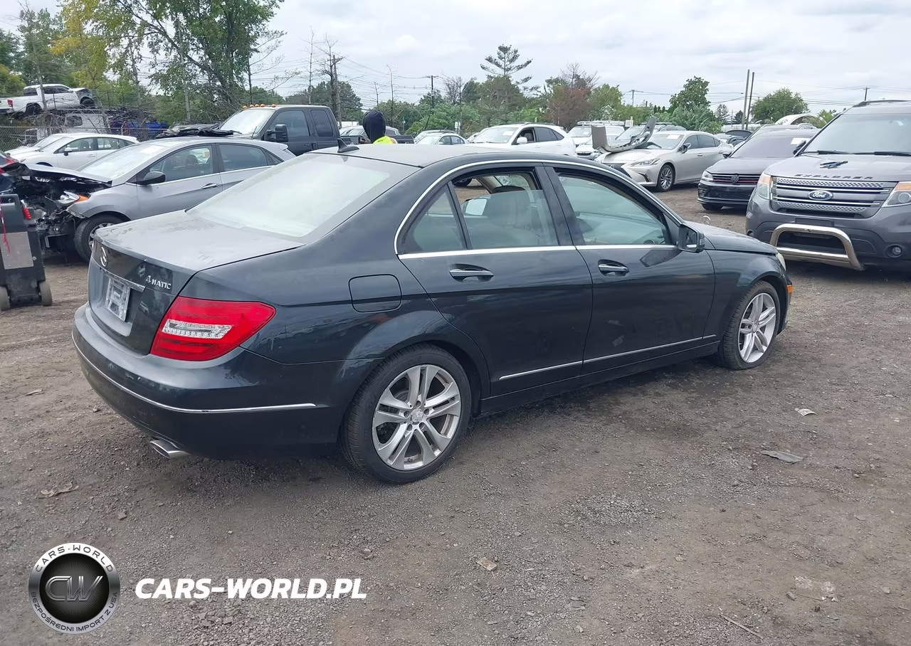 2012 Mercedes-Benz C-Class C 300 Luxury VIN:WDDGF8BB0CA673837 - 4