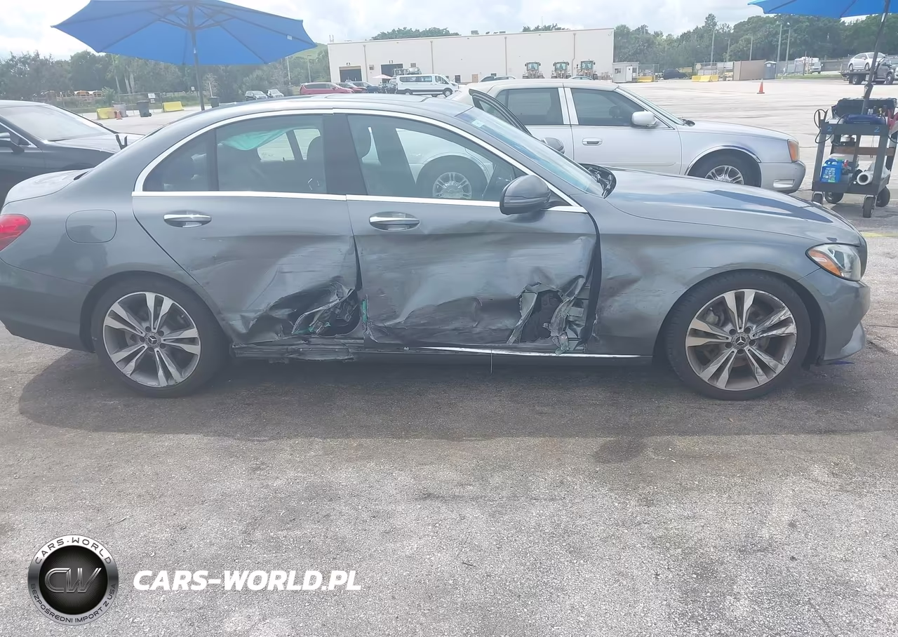 2018 Mercedes-Benz C 300 VIN:55SWF4JB8JU239622 - 17