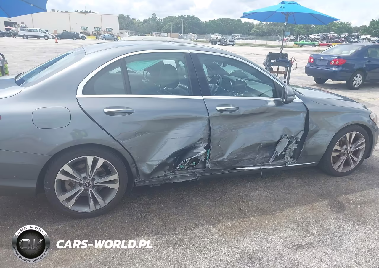 2018 Mercedes-Benz C 300 VIN:55SWF4JB8JU239622 - 18