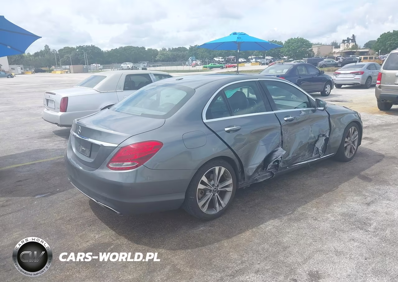 2018 Mercedes-Benz C 300 VIN:55SWF4JB8JU239622 - 4